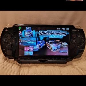 Psp slim 2000 comes with charger and a lot of games works perfect